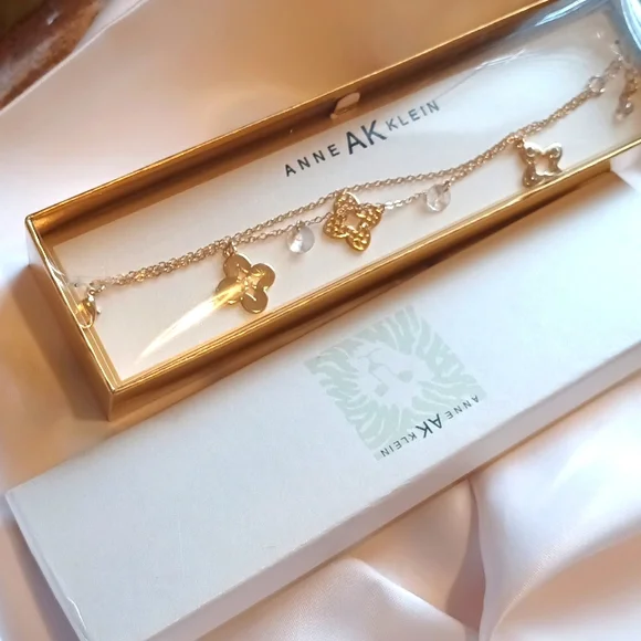 Anne AK Klein clover charm bracelet women's Jewelry in gold \ ivry tone New - Picture 3 of 7